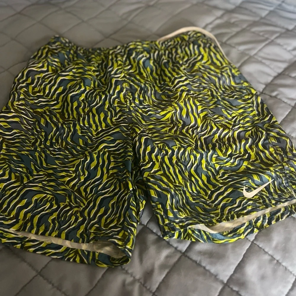 Nike Blue and Yellow Patterned Swim Trunks Mens medium